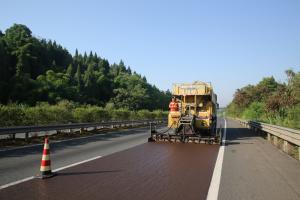 2019年高遠公司在內遂高速進行微表處施工