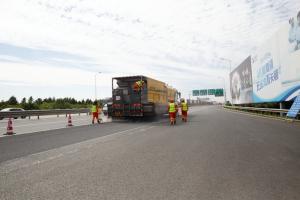 2021年南京繞越高速精細抗滑保護層