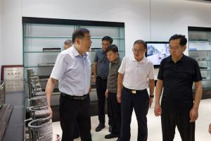 省發(fā)改委、省財(cái)政廳領(lǐng)導(dǎo)到公路養(yǎng)護(hù)裝備國(guó)家工程研究中心調(diào)研